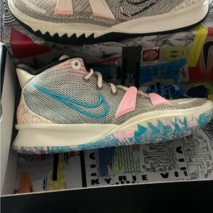 Kyrie Low Basketball shoes